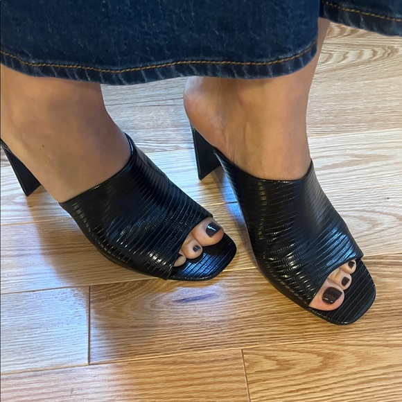 Black Heeled high heels by charles david sz 9.5 - Picture 4 of 12